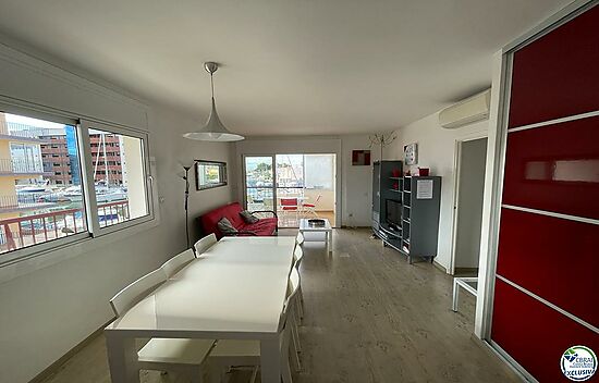 .BEAUTIFUL AND MODERN RENOVATED APARTMENT NEAR THE BEACH, LARGE TERRACE, OWNED PARKING