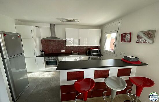 .BEAUTIFUL AND MODERN RENOVATED APARTMENT NEAR THE BEACH, LARGE TERRACE, OWNED PARKING