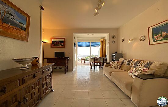 Cozy 41m² penthouse with sea views, located in the Les Tonyines urbanization.