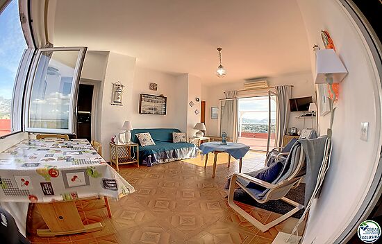 Top floor apartment with spectacular view