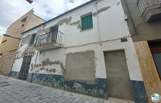 House to renovate in the historic center of the town