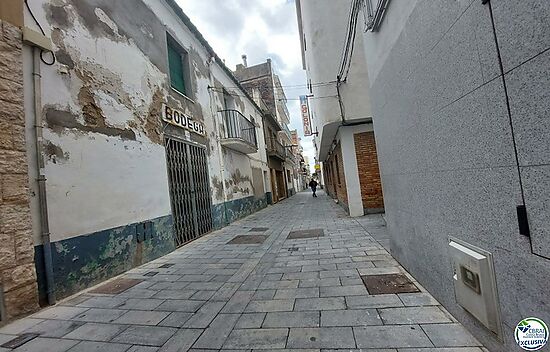House to renovate in the historic center of the town
