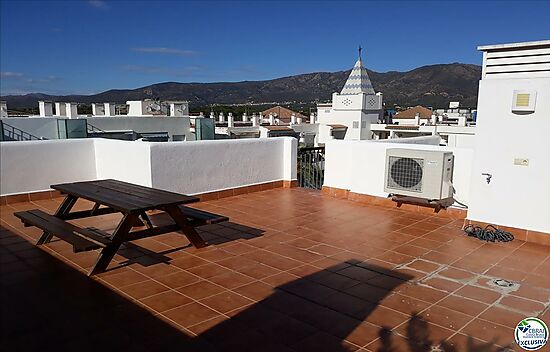 APARTMENT 1.5 KM FROM THE SEA WITH TERRACES AND A PRIVATE SOLARIUM
