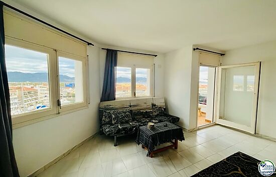 Bright flat in Port Nautic with views of the marina