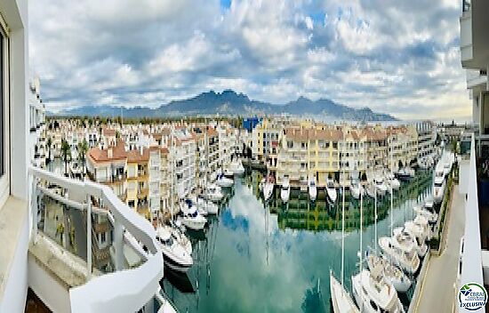Bright flat in Port Nautic with views of the marina