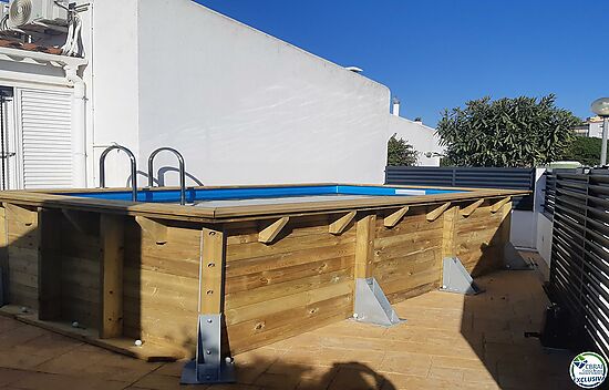 Casa reformada + piscina de 3 dormitorios a 800m de la playa de Santa – Roses