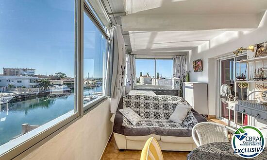 Apartment with canal view, mooring and private garage