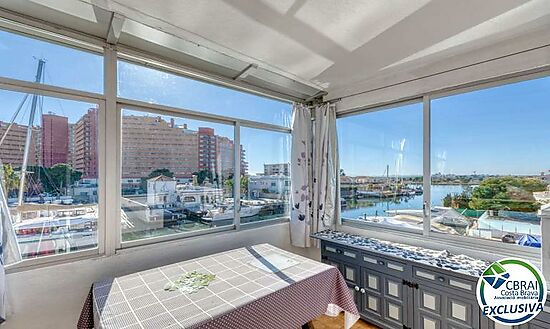 Apartment with canal view, mooring and private garage