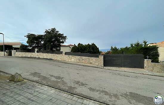 EXCLUSIVE VILLA OF 336 M2 BUILT WITH 890 M2 OF PLOT, 4 BEDROOMS, 3 BATHROOMS, SWIMMING POOL, LARGE T