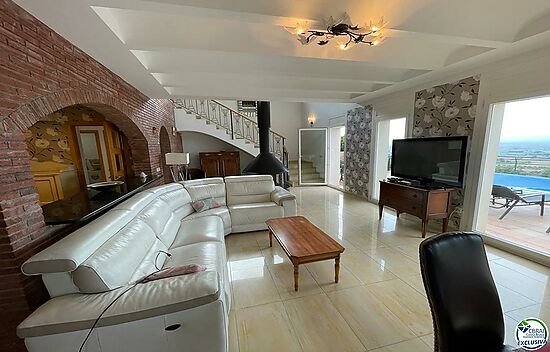 EXCLUSIVE VILLA OF 336 M2 BUILT WITH 890 M2 OF PLOT, 4 BEDROOMS, 3 BATHROOMS, SWIMMING POOL, LARGE T