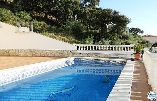 Villa con vista al mar y piscina en la tranquila zona de Mas Fumats dónde pasar momentos inolvidable