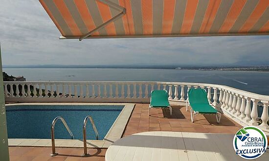 Bonito chalet de 3 dormitorios, piscina y espectaculares vistas al mar