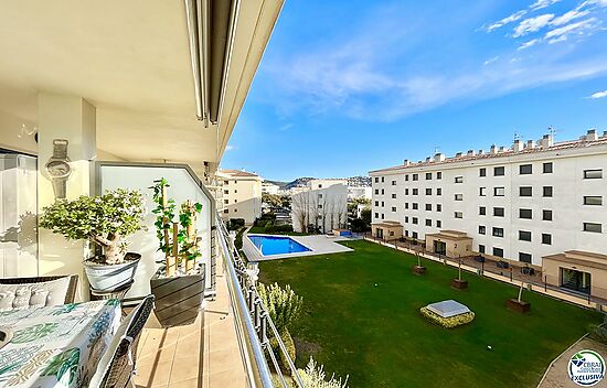 Nice apartment with large terrace, pool and parking in Salata