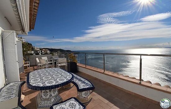 Beautiful two bedroom apartment with panoramic sea view and parking