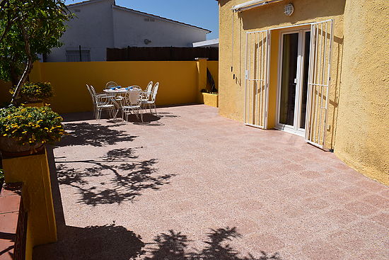 Empuriabrava, for rent, house for 6 persons with private pool and wifi 