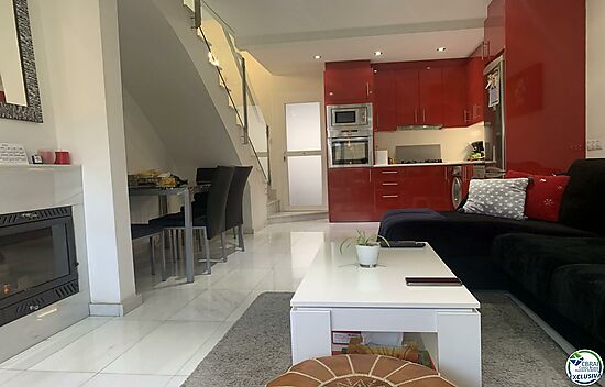 Magnificent renovated townhouse in Empuriabrava