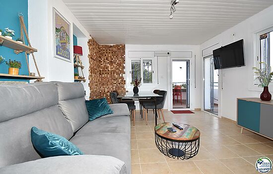 ROSAS – LA CUANA: Appartement deux chambres avec terrasse et agréable jardin vue sur la mer à vendre