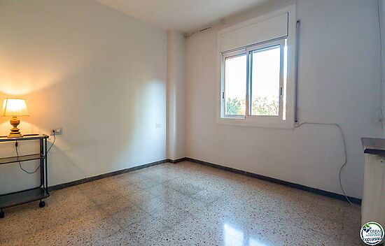 Flat with 4 bedrooms in Av. Marignane