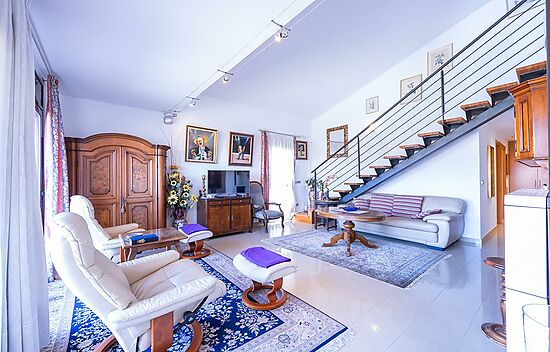 Duplex penthouse with views of the Ciudadela de Roses and private garage