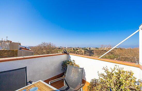 Duplex penthouse with views of the Ciudadela de Roses and private garage