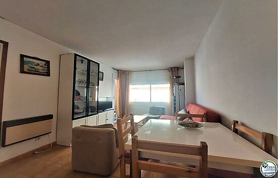 Apartment in the center of Roses, 300m from the beach.