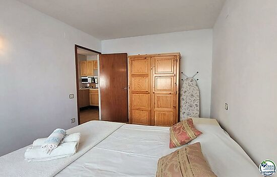 Apartment in the center of Roses, 300m from the beach.