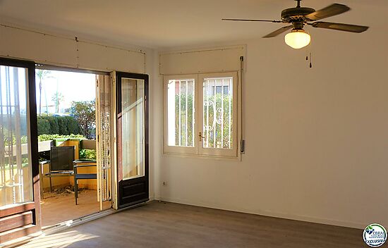 A vendre appartement près de la plage avec jardin en première ligne de Empuriabrava, Costa Brava