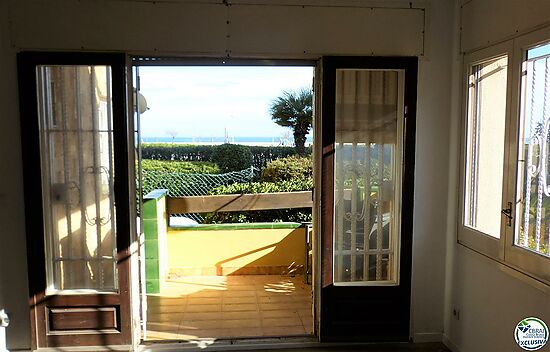 For sale flat next to the beach with garden in front line of Empuriabrava, Costa Brava