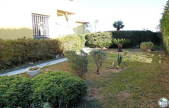 For sale flat next to the beach with garden in front line of Empuriabrava, Costa Brava