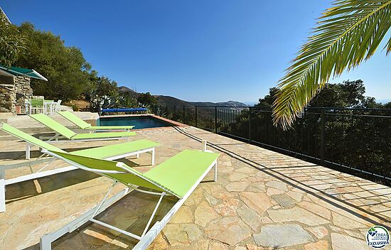 ROSES - MAS FUMATS: Villa completely renovated enjoying spectacular views over the Pyrenees and the 