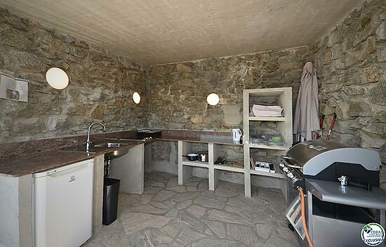 ROSES - MAS FUMATS: Villa completely renovated enjoying spectacular views over the Pyrenees and the 