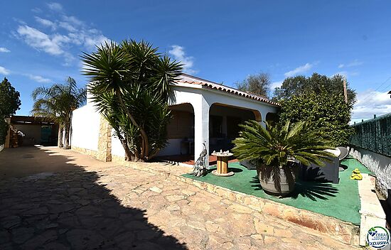Beautiful house with five bedrooms close to the beach