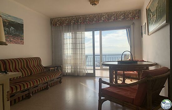Apartment in Roses with sea view and private garage