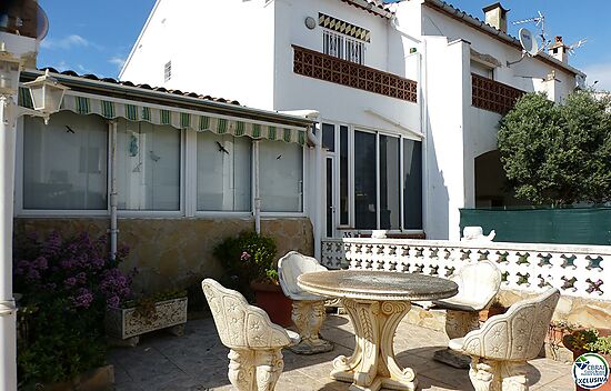 Holiday home in Empuriabrava with small garden area and 2 rooms for sale