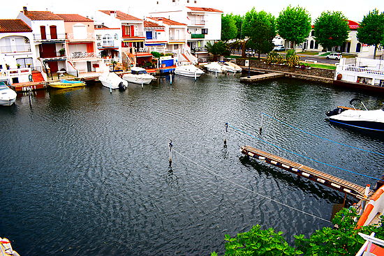 Empuriabrava, à louer, appartement avec très belle vue sur canal.