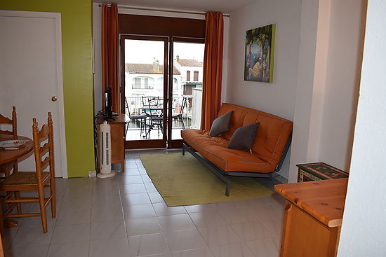 Empuriabrava, for rent, apartment  for 4 persons with view on the canal ref 337