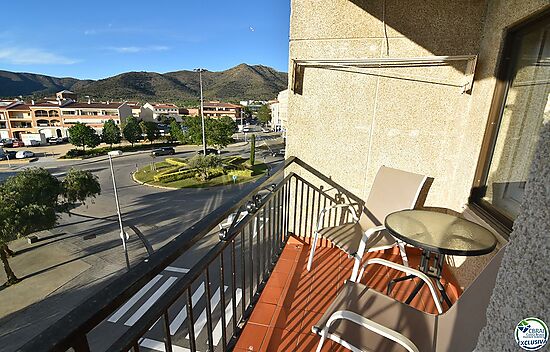 Apartment - Apartment for sale in Roses, with 3 bedrooms two bathrooms and a terrace.