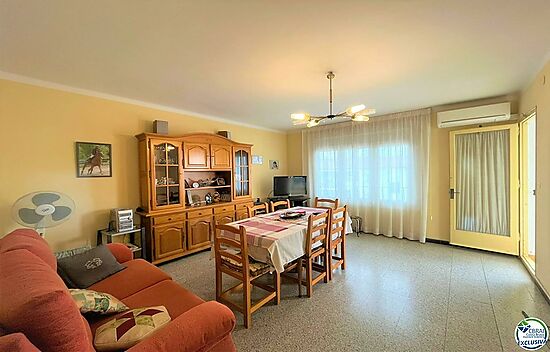 Spacious and bright apartment, with terrace and parking