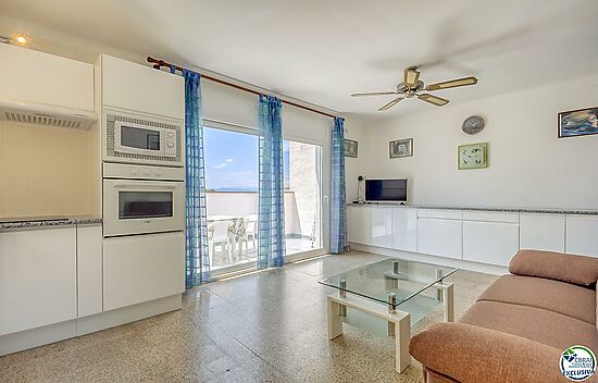 APARTMENT WITH SEA VIEWS