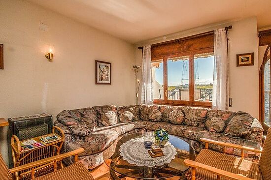 Estupendo apartamento de 2 habitaciones con vistas al canal en Empuriabrava en venta