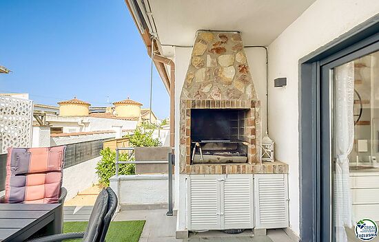 Beautiful renovated house in the center of Empuriabrava