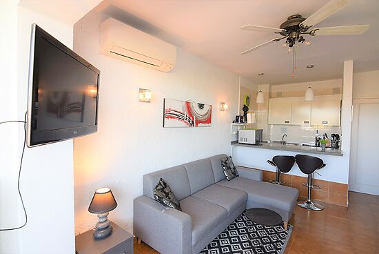 Empuriabrava, for rent, apartment 1 bedroom, situated just in front of canal