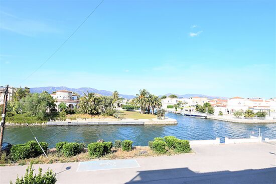 Empuriabrava, en location appartement 1 chambre situé juste en face du canal