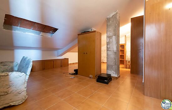 Spectacular apartment in a quiet building in Palau Saverdera