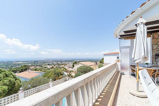 Magnifique maison avec piscine à vendre à MAS FUMATS ROSES