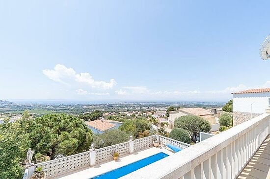 Magnifique maison avec piscine à vendre à MAS FUMATS ROSES