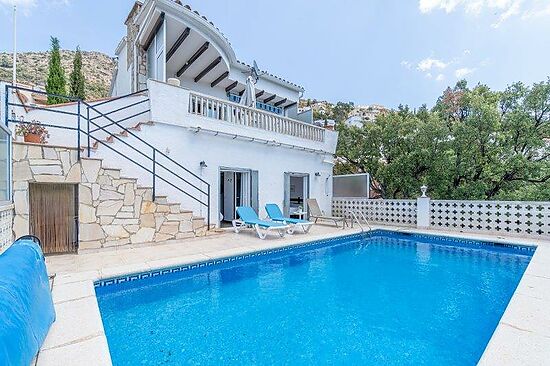 Beautiful house with swimming pool for sale in MAS FUMATS ROSES