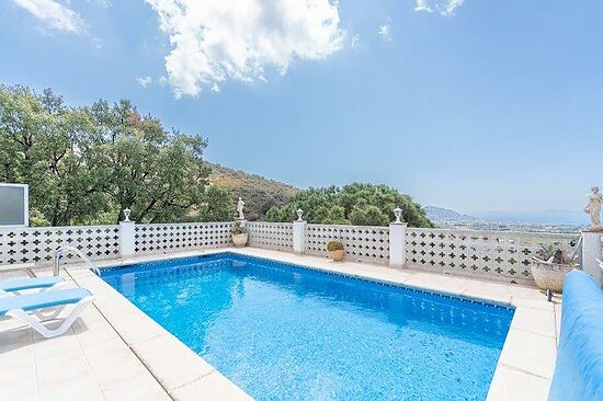 Beautiful house with swimming pool for sale in MAS FUMATS ROSES