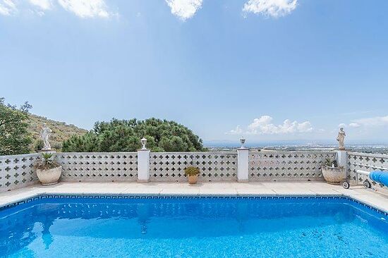 Magnifique maison avec piscine à vendre à MAS FUMATS ROSES