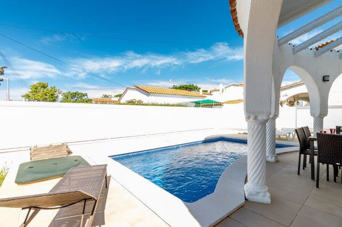 Empuriabrava En Vente Maison Avec Piscine Privée Proche Plage